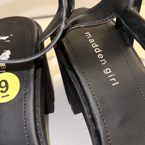 🆕Madden Girl Platform Sandals - Picture 8 of 12